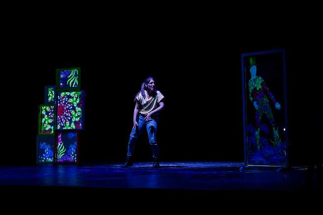 MIRRORS, spettacolo scritto e diretto da Emilia Martinelli, in scena al Teatro Biblioteca Quarticciolo-Roma