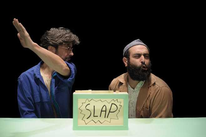 Il programma della settimana di Armunia, con la conferenza scenica de I Sacchi di Sabbia e lo spettacolo "Trucioli" di compagnia Gli Omini