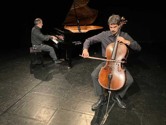 LOVE SONGS IN THE DARK al TEATRO DELLA CADUTA