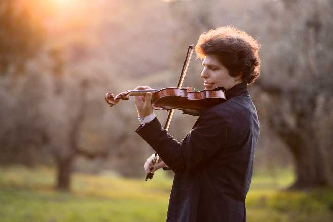 AUGUSTIN HADELICH - Il ritorno in Italia di uno dei più interessanti violinisti di oggi