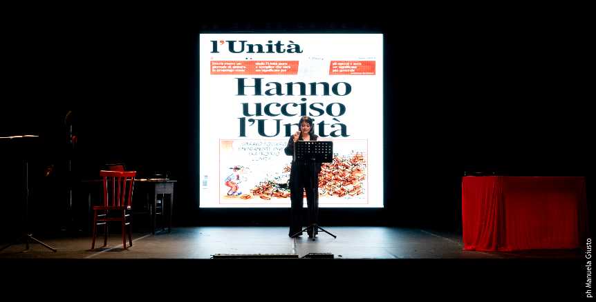 UNA STORIA AL CONTRARIO, (prima nazionale) da domani al Goldoni di Firenze lo spettacolo dal libro dell'ex giornalista dell'Unità Francesca De Sanctis - con ELENA ARVIGO