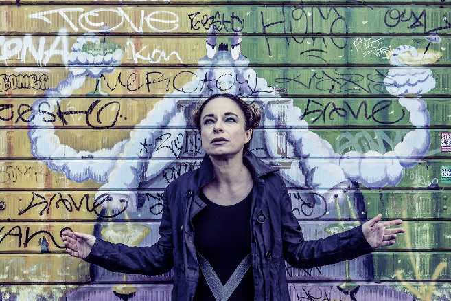 Debutta in prima assoluta LA DONNA INVISIBILE - IL DEBUTTO spettacolo scritto, diretto e interpretato da Eva Gaudenzi al Teatro Trastevere-Roma
