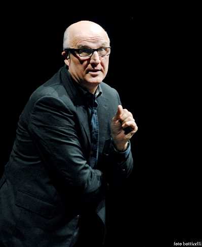 PAOLO HENDEL in VIOLA E IL BARONE reading di testi di Italo Calvino al Teatro Puccini