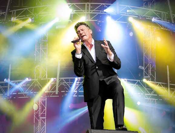 TONY HADLEY torna in Italia con "MAD ABOUT YOU" - Il nuovo tour estivo