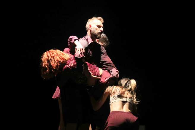 “THE TIME IS OUT OF JOINT” della Compagnia Echoes al Teatro Studio 8 di Nettuno (RM)