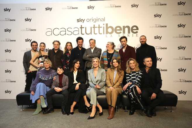 "A CASA TUTTI BENE - LA SERIE" di Gabriele Muccino, per la prima volta in chiaro su TV8 da stasera