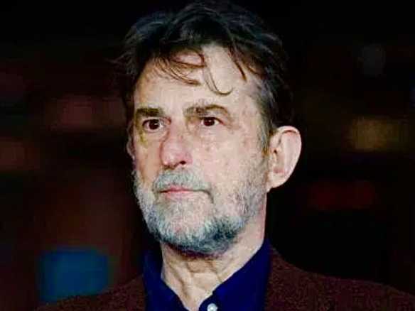 NANNI MORETTI firmerà la sua prima regia teatrale portando in scena “DIARI D’AMORE”, da Natalia Ginzburg al Teatro Stabile di Torino NANNI MORETTI firmerà la sua prima regia teatrale portando in scena “DIARI D’AMORE”, da Natalia Ginzburg al Teatro Stabile di Torino