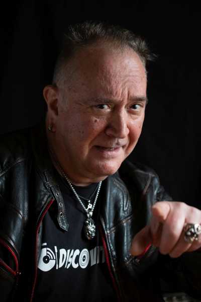 JOHNSON RIGHEIRA: la star degli anni ’80 per la prima volta sul palco del Concerto del Primo Maggio di Roma per celebrare i 40 anni dell’evergreen “Vamos a la playa”