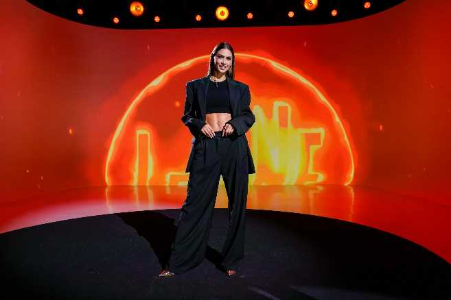 LE IENE - MELISSA SATTA: "Avete mai letto sui giornali un titolo in cui un uomo di successo è accusato di portare sfortuna alla sua compagna?"