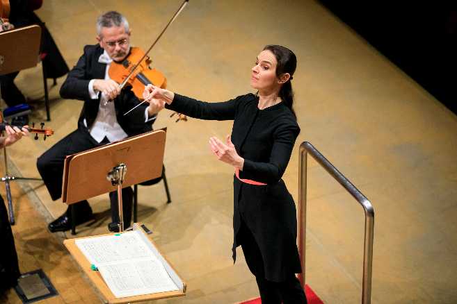 Il violinista ucraino VALERIY SOKOLOV suona Stankovyč e Hartmann con OKSANA LYNIV sul podio