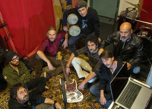Banda Popolare dell'Emilia Rossa feat. 'O Zulù dei 99 Posse: Lo sceriffo della mia città è il singolo che lancia il crowdfunding per il nuovo album Banda Popolare dell'Emilia Rossa feat. 'O Zulù dei 99 Posse: Lo sceriffo della mia città è il singolo che lancia il crowdfunding per il nuovo album