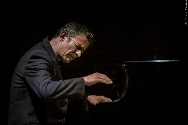 PAROLE AL VENTO - La lezione-concerto del pianista e compositore jazz Michele Fazio a Settimo Milanese