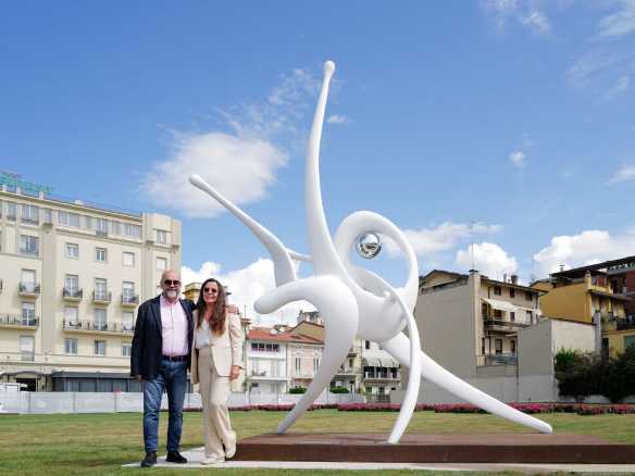 VIAREGGIO - Aperto il GIARDINO DELL’ARTE con le sculture di GIANFRANCO MEGGIATO