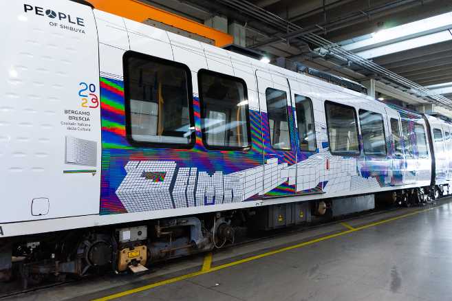Dopo Times Square, Hong Kong e Tokyo l'arte di DEMSKY firma la metro di Brescia