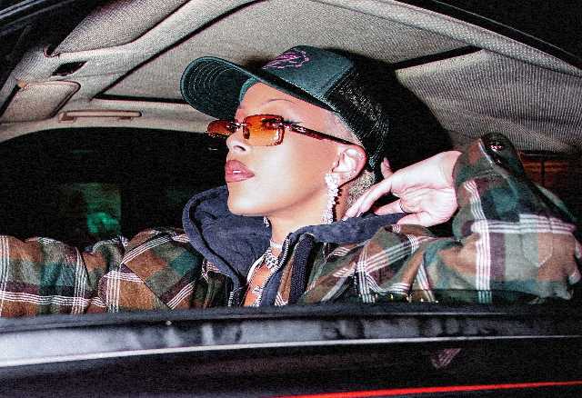 Dopo il successo dell'album "PLANET HER", DOJA CAT torna con il nuovo singolo “ATTENTION”