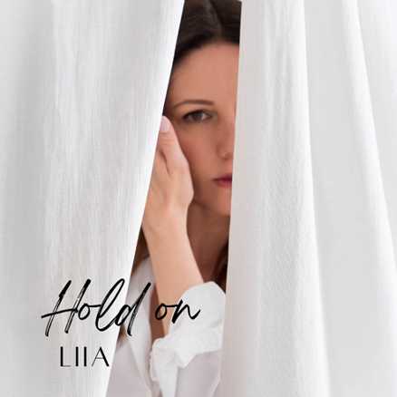 “HOLD ON” è la nuova carezza sensoriale della cantautrice slovacca LIIA