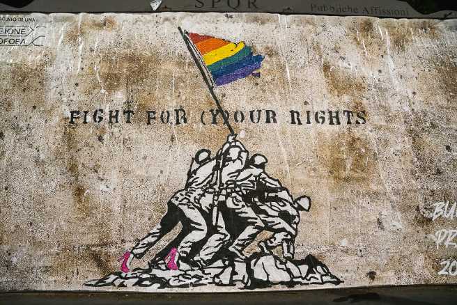 A Roma in Via Labicana "FIGHT FOR (Y)OUR RIGHTS" la nuova opera della Street Artist Laika