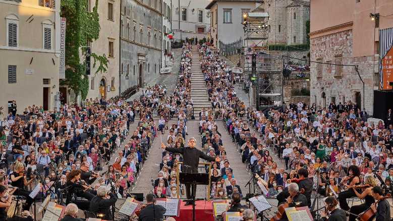Stasera in TV: Il Concerto finale del Festival dei Due Mondi 2021. Con l'Orchestra di Santa Cecilia diretta da Antonio Pappano