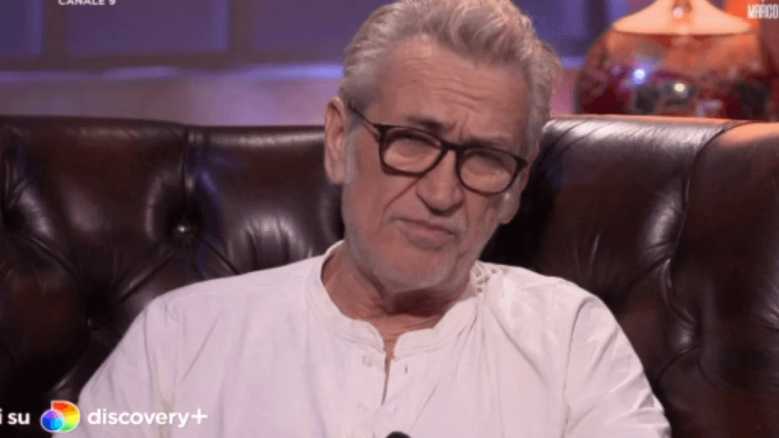 Stasera in TV: Anticipazioni Marco Giallini a "LA CONFESSIONE" sul Nove: "A 12 anni dalla morte di mia moglie vivo ancora con lei accanto, come Rocco Schiavone"