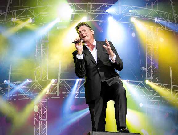 TONY HADLEY - A grande richiesta torna in Italia per 4 nuove date del "Mad About You" tour TONY HADLEY - A grande richiesta torna in Italia per 4 nuove date del "Mad About You" tour