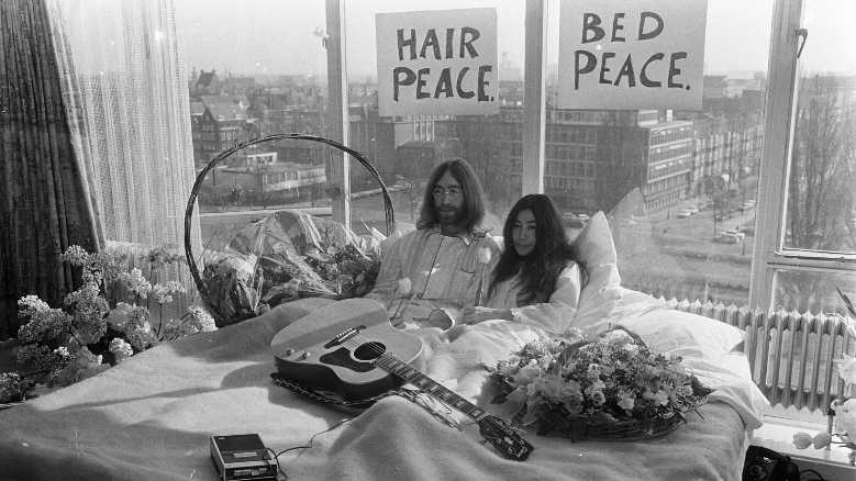 Stasera in TV: "John Lennon a New York". Gli anni Settanta nella Grande Mela