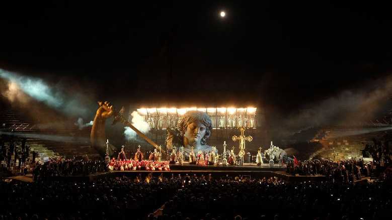 Stasera in TV: "Tosca" di Giacomo Puccini. Tre prime serate dall'Arena di Verona Stasera in TV: "Tosca" di Giacomo Puccini. Tre prime serate dall'Arena di Verona