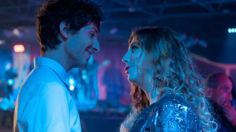1600x900_1691749901478_La notte piccola per noi 0823 - PuntoZip - La cultura in un piccolo spazio Stasera in TV: "La notte è piccola per noi" Un film con Andrea Sartoretti, Thony, Michela Andreozzi, Cristiana Capotondi, Francesca Reggiani, Teresa Mannino, Philippe Leroy Stasera in TV: "La notte è piccola per noi" Un film con Andrea Sartoretti, Thony, Michela Andreozzi, Cristiana Capotondi, Francesca Reggiani, Teresa Mannino, Philippe Leroy