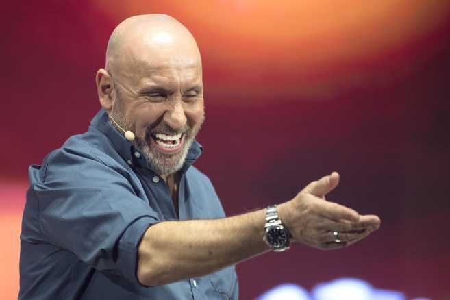 859556e2e52f43801a7801343fbacccc_XL - PuntoZip - La cultura in un piccolo spazio “Ai miei tempi non era così”: Maurizio Battista in scena al 44° Festival La Versiliana “Ai miei tempi non era così”: Maurizio Battista in scena al 44° Festival La Versiliana