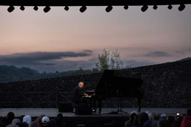 Ferragosto, concerto all’alba nel cuore della Garfagnana con il pianista Simone Graziano