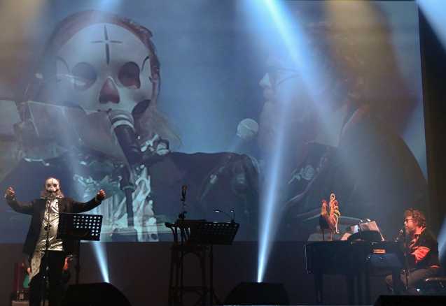 Al TEATRO MENOTTI di MILANO lo spettacolo EXTRALISHOW con Mirco Mariani, Davide Toffolo, Leo Mantovani e la partecipazione straordinaria di ANTONIO REZZA