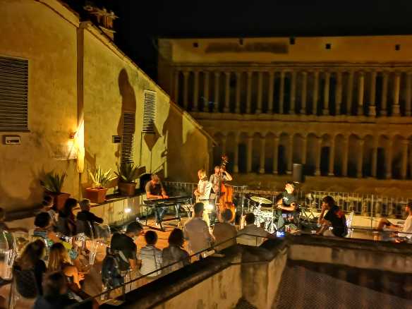 Dal 17 agosto JazzandWine festeggia la decima edizione: musica e buon vino sulle terrazze della Casa Museo Ivan Bruschi Dal 17 agosto JazzandWine festeggia la decima edizione: musica e buon vino sulle terrazze della Casa Museo Ivan Bruschi