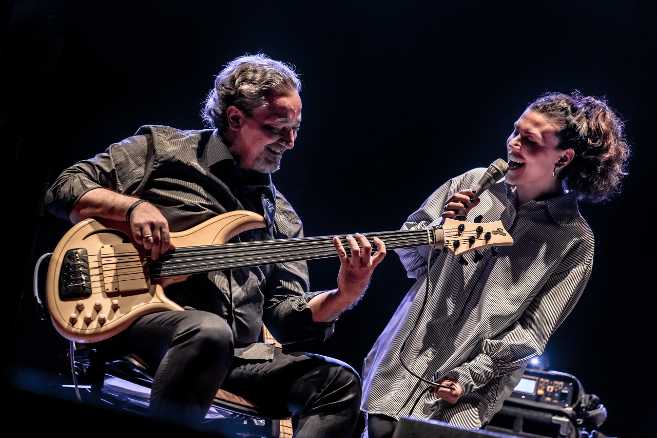 Cantina Vignaioli Morellino di Scansano suona jazz con il bassista Maurizio Rolli