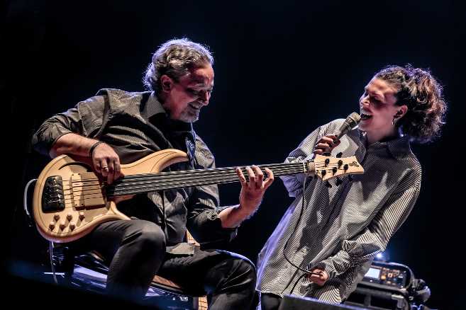 Cantina Vignaioli Morellino di Scansano suona jazz con il bassista Maurizio Rolli Cantina Vignaioli Morellino di Scansano suona jazz con il bassista Maurizio Rolli