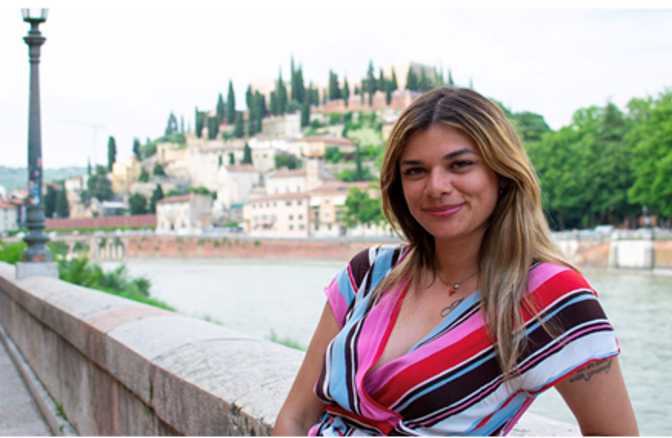 La giovane italiana Alessia Camoirano nominata agli Emmy Awards per il documentario “THE TEENAGE MAFIA ACADEMY” ideato, scritto e prodotto da lei per il canale americano Vice La giovane italiana Alessia Camoirano nominata agli Emmy Awards per il documentario “THE TEENAGE MAFIA ACADEMY” ideato, scritto e prodotto da lei per il canale americano Vice