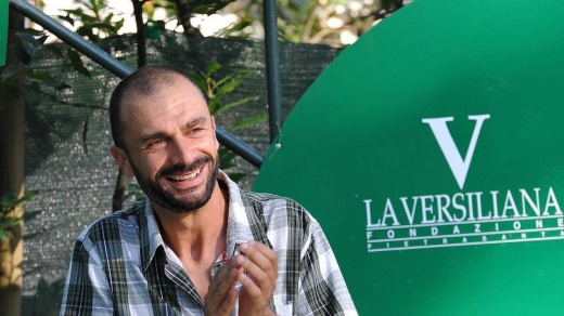 Lo scrittore Fabio Genovesi presenta ‘Oro puro’ al Caffè della Versiliana