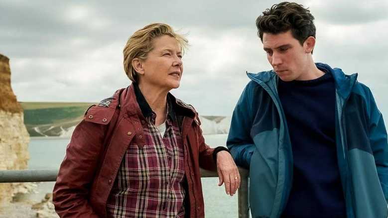 Stasera in TV: "Le cose che non ti ho detto". Con Annette Bening, Bill Nighy, Josh O'Connor