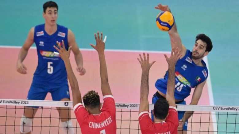 Stasera in TV: Volley, Italia-Polonia vale l'Europa. In tribuna a tifare per gli Azzurri anche il Presidente Mattarella Stasera in TV: Volley, Italia-Polonia vale l'Europa. In tribuna a tifare per gli Azzurri anche il Presidente Mattarella