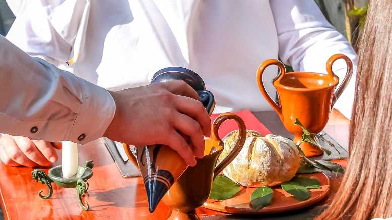 Vetus Convivium: la cena antica “in stile Pompeiano” tra i vigneti del Vesuvio Vetus Convivium: la cena antica “in stile Pompeiano” tra i vigneti del Vesuvio