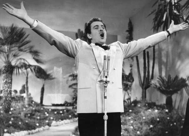 Oggi in TV: Domenico Modugno protagonista di "Ribelli" su Rai3 Oggi in TV: Domenico Modugno protagonista di "Ribelli" su Rai3