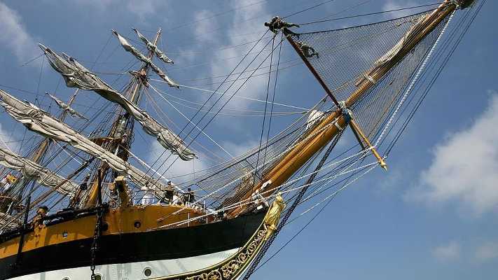 Oggi "La nave più bella del mondo" a Linea Blu Oggi "La nave più bella del mondo" a Linea Blu