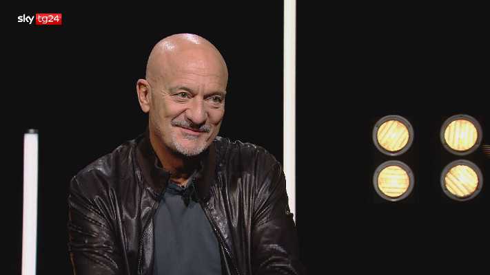 SKY TG24 / STORIES: Stasera ospite CLAUDIO BISIO SKY TG24 / STORIES: Stasera ospite CLAUDIO BISIO