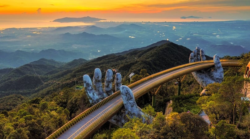 CuriosArte: Un ponte d'oro per passeggiare tra le nuvole CuriosArte: Un ponte d'oro per passeggiare tra le nuvole