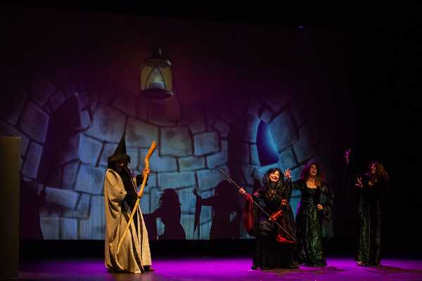 Al Teatro Duse Befana Solidale con "LA SPADA NELLA ROCCIA"