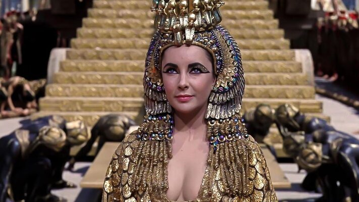 Stasera in tv Il fascino di Liz Taylor in "Cleopatra" 