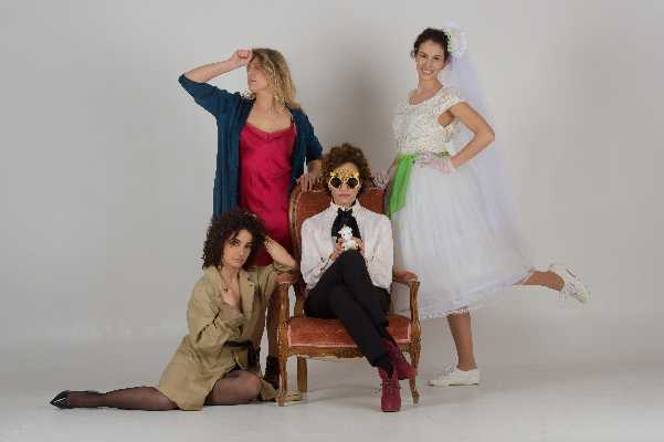 MEGLIO ZITELLE, la commedia al Teatro de' Servi- Roma