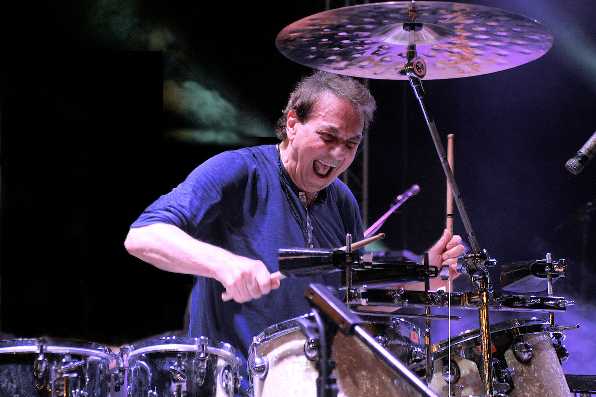 TULLIO DE PISCOPO celebra 40 anni di Stop Bajon a Milano