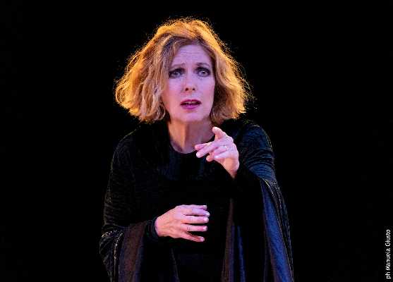 Torna in scena FEDRA con LAURA LATTUADA a Spoleto