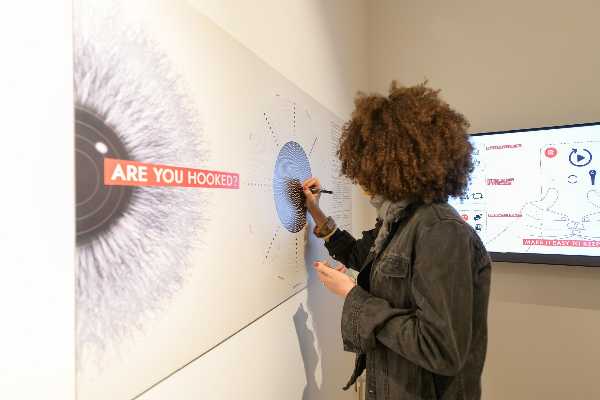 WHEN THEY SEE US. Mostra su sorveglianza biometrica e AI