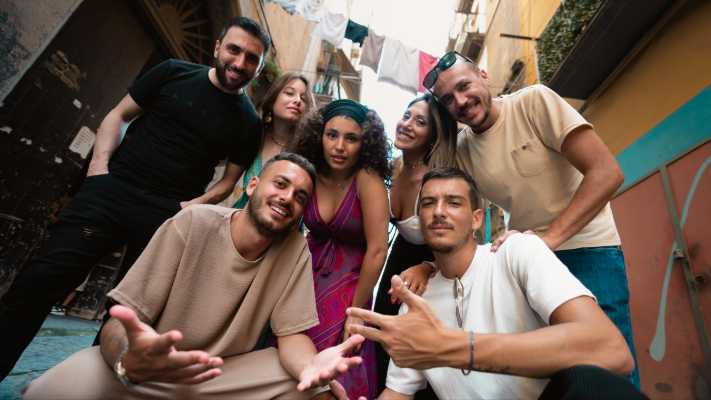 VICO ALLERIA - il collettivo di comici che impazza sul web con milioni di click al Teatro Augusteo di Napoli