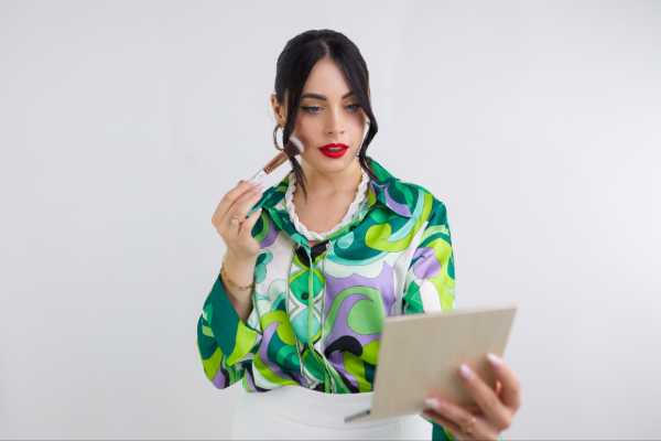 Glow Up Secrets: Beatrice Gherardini svela i segreti del make-up e dell'autostima